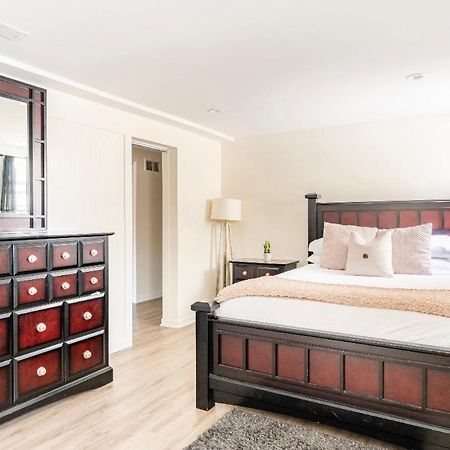Cozy 2 Brm Apartment Mins Away From United Center Chicago Exterior photo