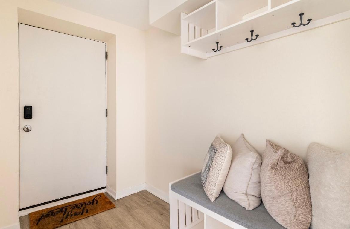 Cozy 2 Brm Apartment Mins Away From United Center Chicago Exterior photo