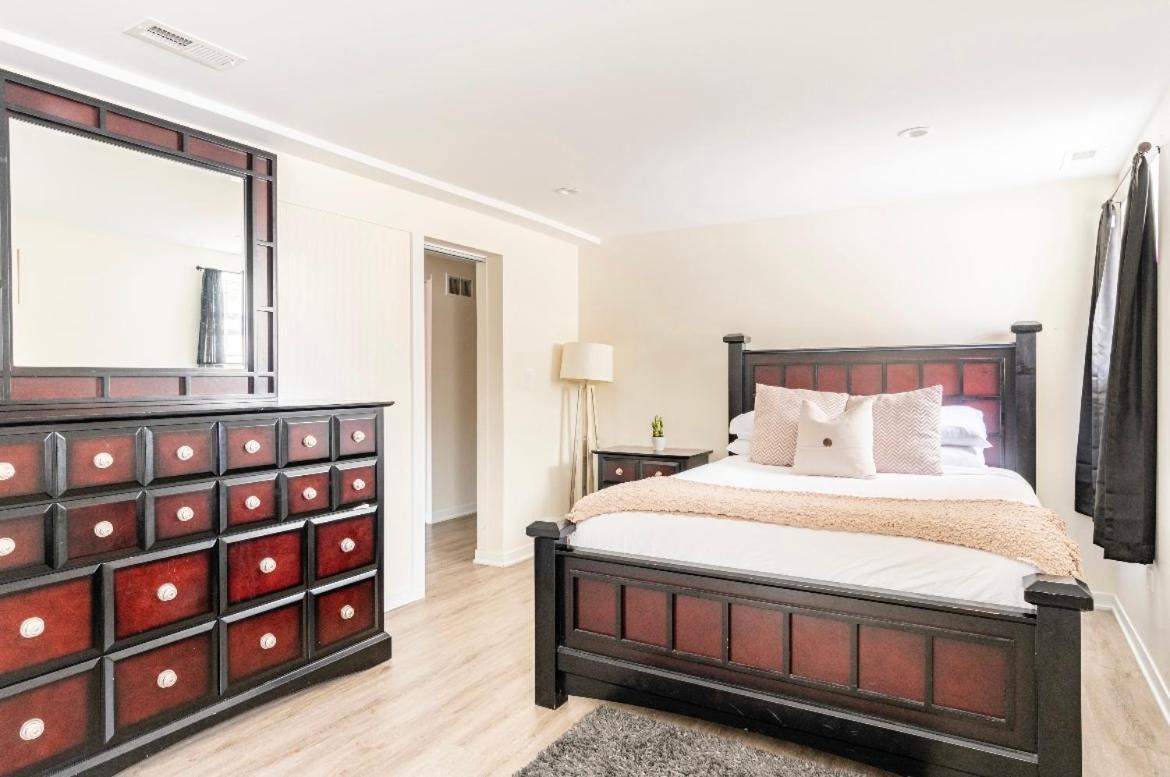 Cozy 2 Brm Apartment Mins Away From United Center Chicago Exterior photo